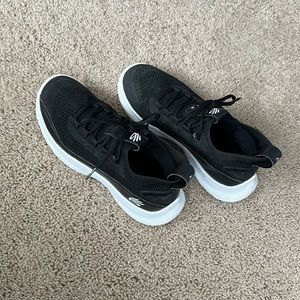 Under Armour Curry Flow Basketball/volleyball shoe - Youth Size 7